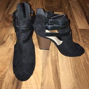 🖤BLACK PEEP TOE BOOTIES🖤